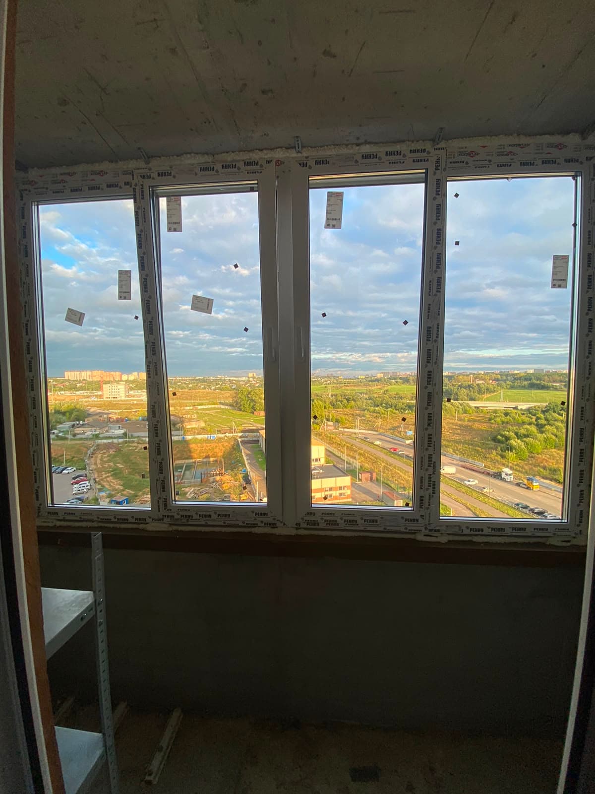 Панорамные окна REHAU в новостройке — после установки